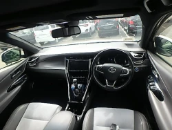 Toyota Harrier HV 1