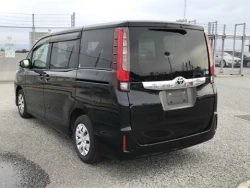 Toyota Noah 3
