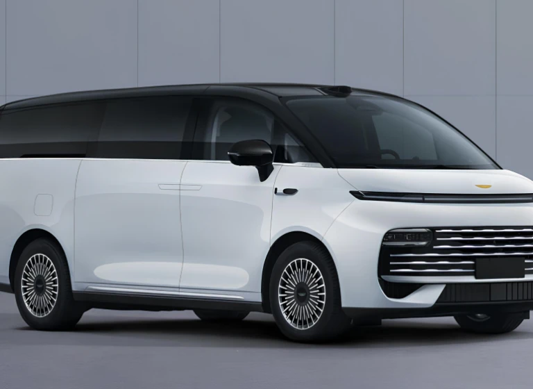 Раскрыты характеристики нового минивэна Geely. У него 8 мест и последовательный гибрид