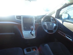 Toyota Vellfire 2