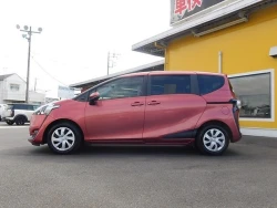 Toyota Sienta 4