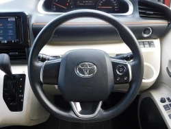 Toyota Sienta 0