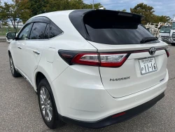 Toyota Harrier Premium 1
