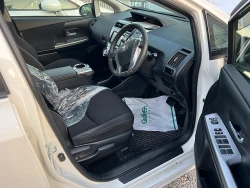 Toyota Prius Alpha 0