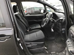 Toyota Noah 1