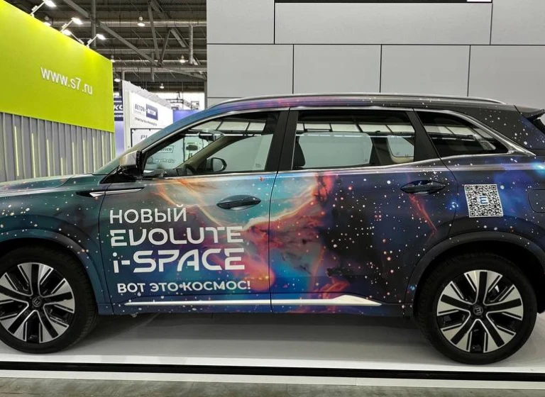 Обновленный Evolute i-Space начнут собирать в России по полному циклу. Первый обзор кроссовера