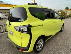 TOYOTA SIENTA 4