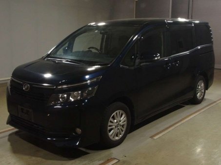 Toyota Voxy 2014 год (продан)