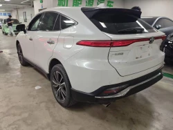 Toyota Harrier 3