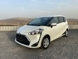 Toyota Sienta 4