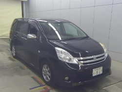 Toyota Isis 0