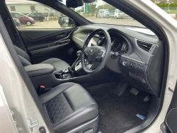 Toyota Harrier Premium 9