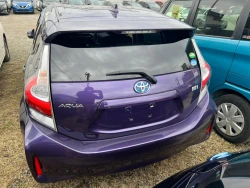 TOYOTA AQUA 3