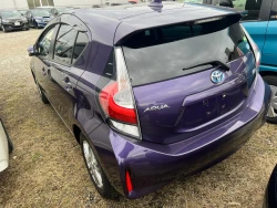 TOYOTA AQUA 7