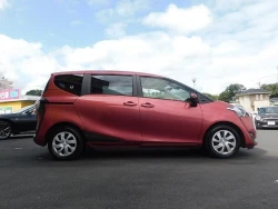 Toyota Sienta 2