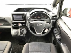 Toyota Noah 5